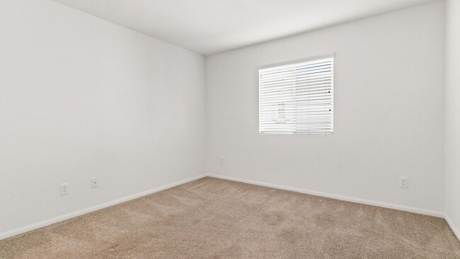 Building Photo - 2BR Townhouse in Imperial Beach with Washer/Dryer and Garage!