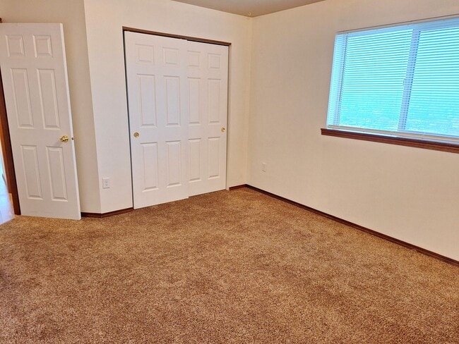 Building Photo - Newer 2 Bed 1 Bath Duplex With A View