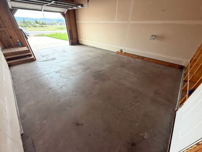 Building Photo - 7917 Quail Dr