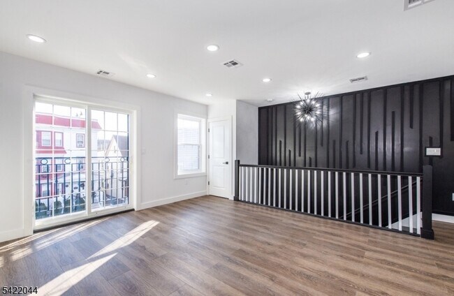 Building Photo - 227 21st St