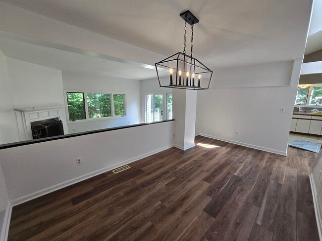 Building Photo - 103 Spinnaker Way
