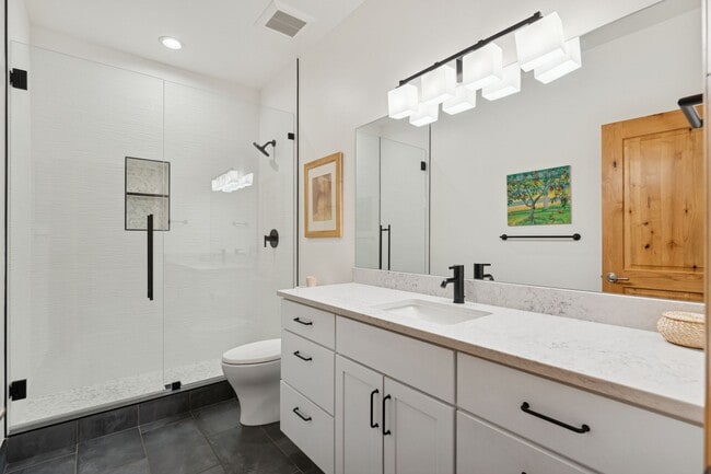 Building Photo - 6035 Mountain Ranch Dr