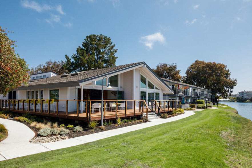 Building Photo - The Lagoons