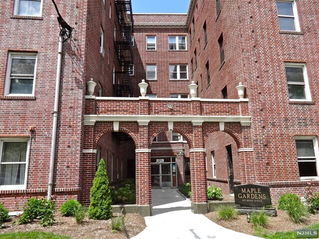 Building Photo - 855 Broad Ave