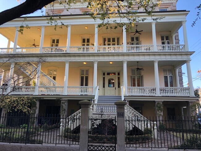 FRONT - 164 Wentworth St