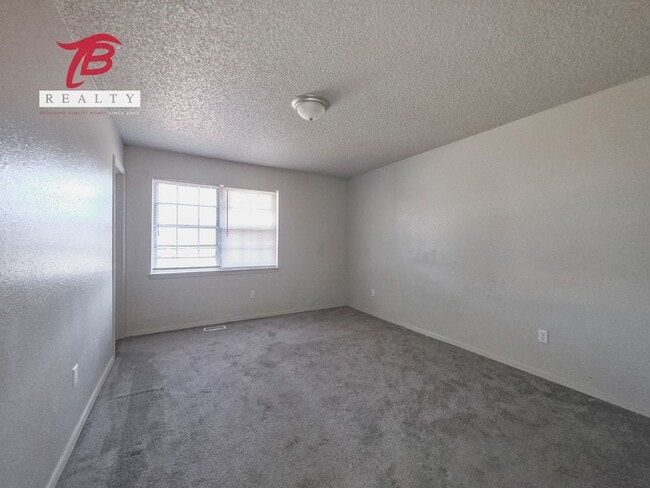 Building Photo - Spacious 3 bedroom, 2 bath single-family home in the desirable Lyrewood/Woodlake area of northwes...