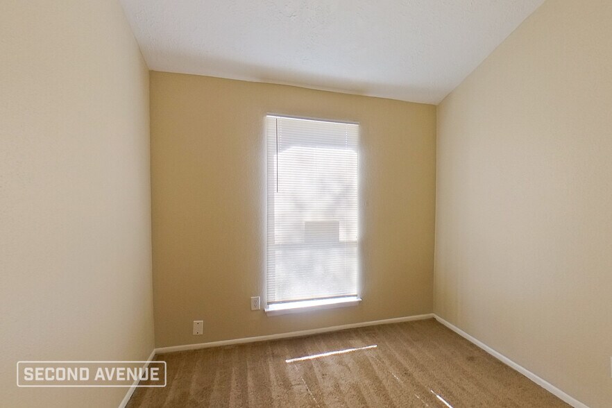 Building Photo - 10803 Thorncliff Dr