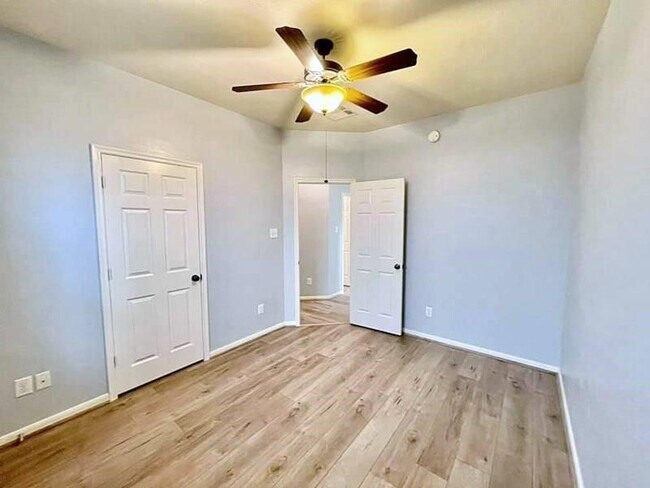 Building Photo - 21510 Sierra Long Dr