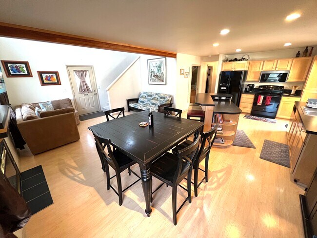 Building Photo - 309 S 15th St