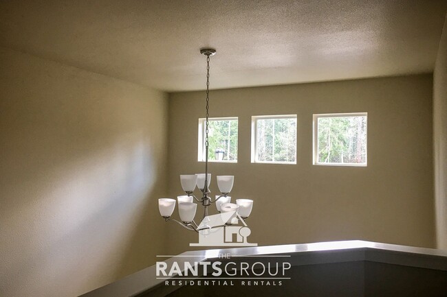 Building Photo - 4-Bedroom Home in Campus Peak – Spacious L...