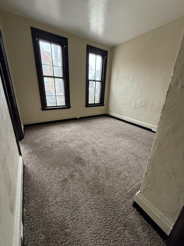 Building Photo - 1423 E 33rd St