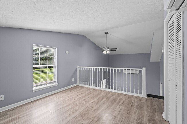 Building Photo - Charming Conway Loft Home – Quiet Country Living!