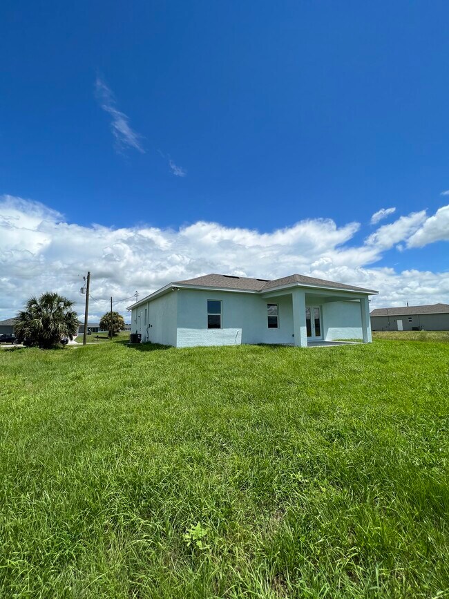 Building Photo - 1060 S Capri Ct