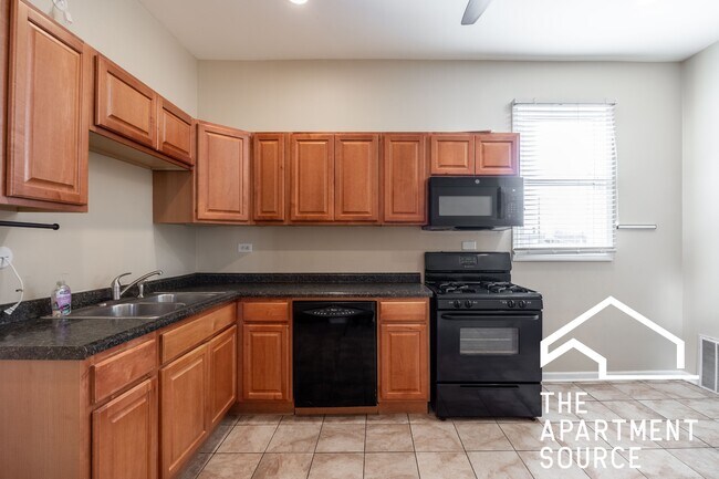 Building Photo - 2028 N Hamlin Ave