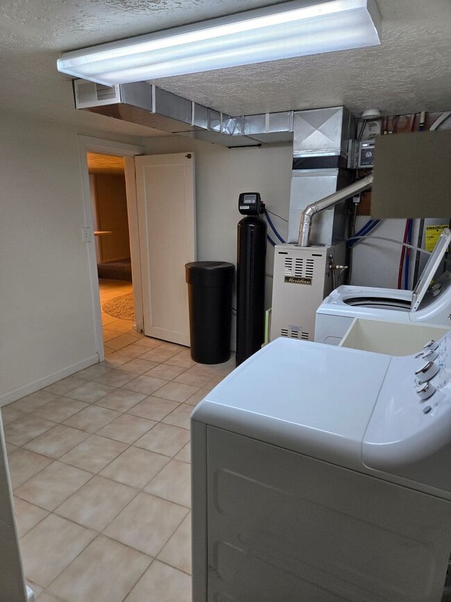 Building Photo - Charming apartment