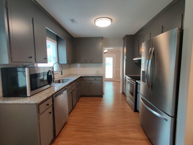 Building Photo - 7236 Walnut Wood Dr