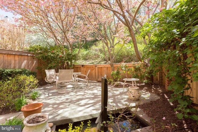 Building Photo - 4062 Mansion Dr NW