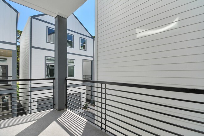 Building Photo - 420 Janisch Rd