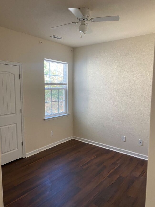 Building Photo - 5500 Muth Ct