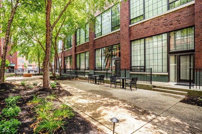 Building Photo - 630 N College Ave