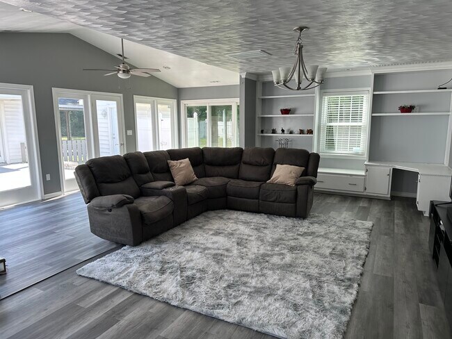 Building Photo - 9576 Maryus Rd