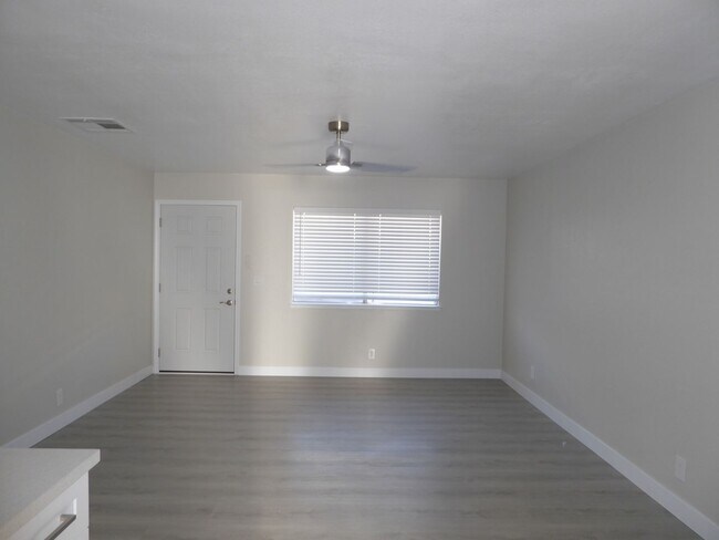 Primary Photo - 204 W Robertson Rd