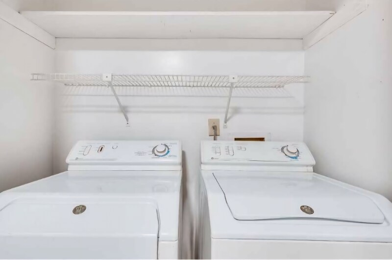 Building Photo - 2951 Lexington Trace Dr