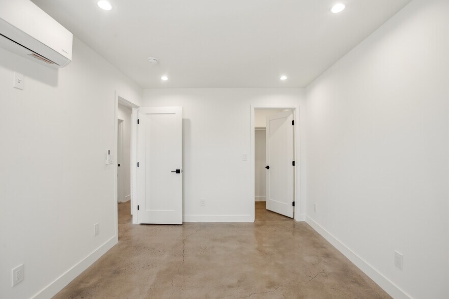 Building Photo - 7314 Fallbrook Ave