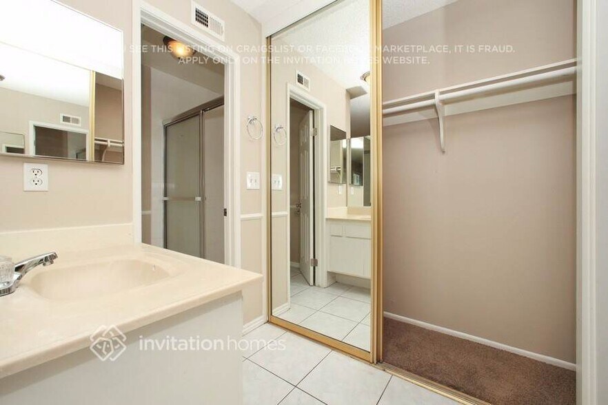 Building Photo - 3186 E Radcliffe Ave