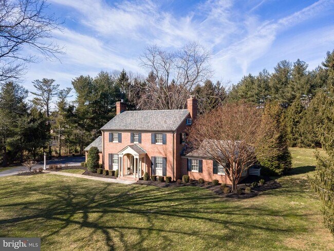 Building Photo - 2210 Boxmere Rd