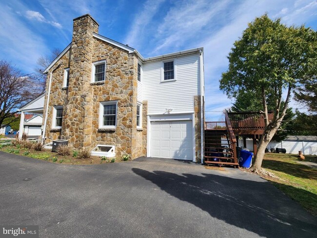 Building Photo - 1156 Garfield Ave