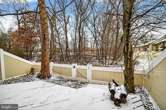 Building Photo - 70 Hampshire Dr