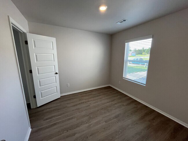 Building Photo - 5381 Keystone Ave
