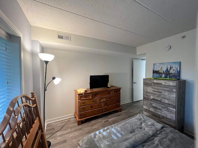 Building Photo - 4310 Dolphin Ave