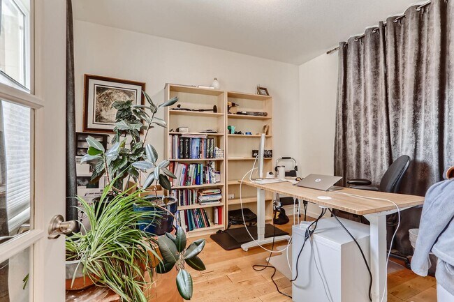 Building Photo - Stunning Newer-Built Home in Desirable Pal...