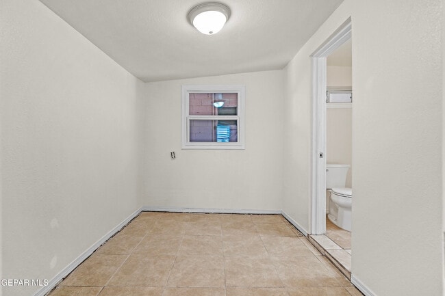 Building Photo - 209 N Seville Dr