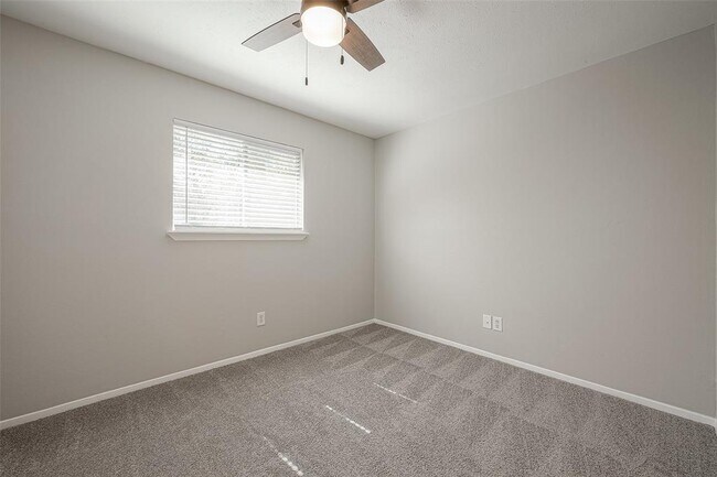 Building Photo - 6 N Waxberry Rd