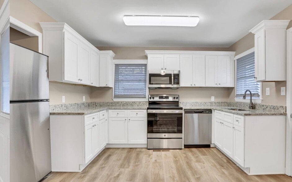 Building Photo - 4803 Glenwood Rd