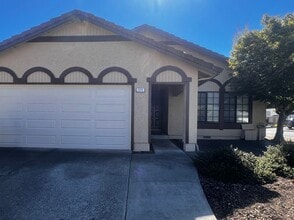 Building Photo - Charming 3-Bedroom, 2-Bath Home in a Highl...