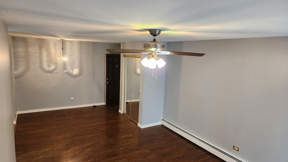 Building Photo - 121 W Elk Trl