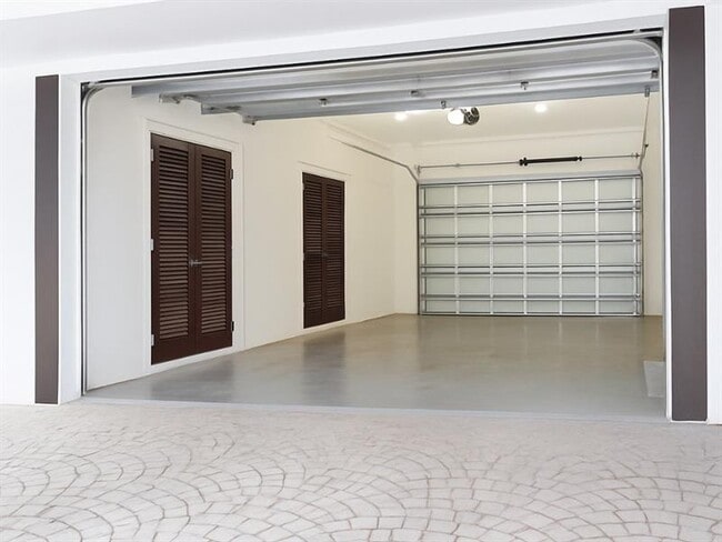 Building Photo - 751 Hollywood Blvd