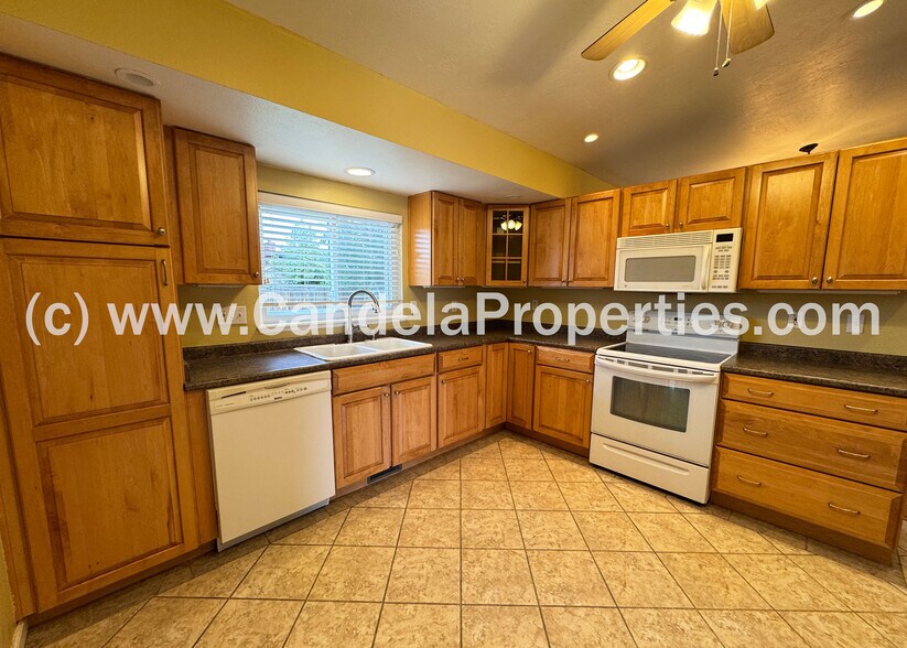 Building Photo - 8038 Horizon Dr