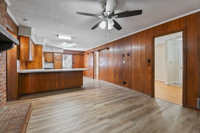 Building Photo - 839 Greg Dr