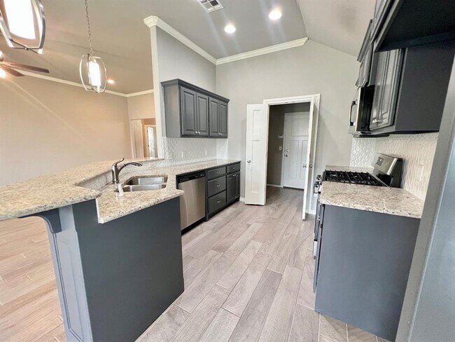 Building Photo - 8722 SW 40th Ter