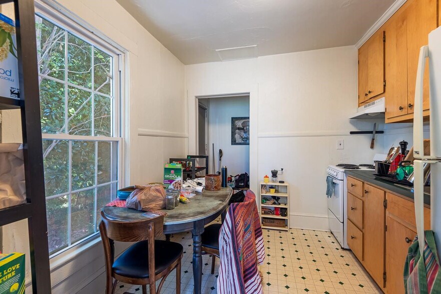 Building Photo - 903 Clarendon St