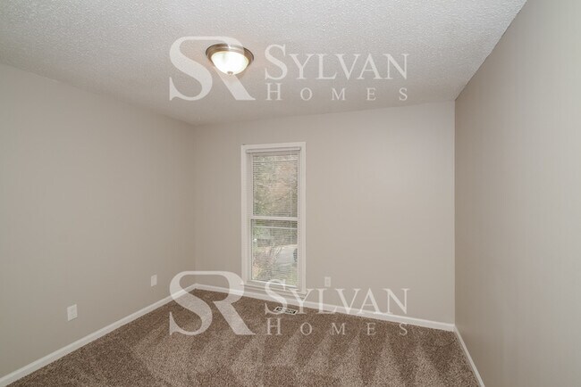 Building Photo - Luxury, Location, and Convenience, it is all HERE!