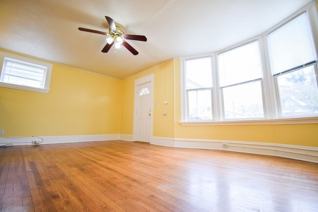 Building Photo - CLE-4637