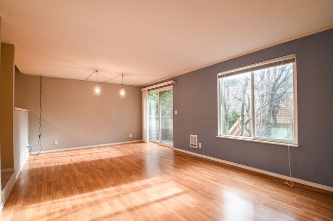 Building Photo - Shoreline Two Bedroom Condo