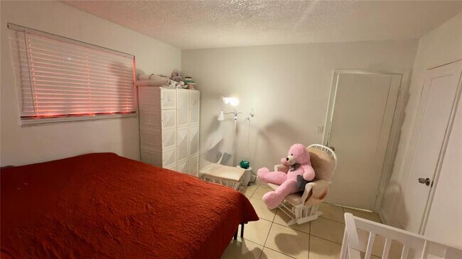 Building Photo - 5500 SW 77th Ct