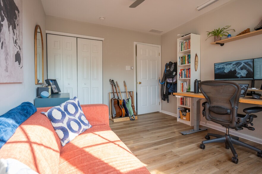 Building Photo - 4402 Vesper Cir